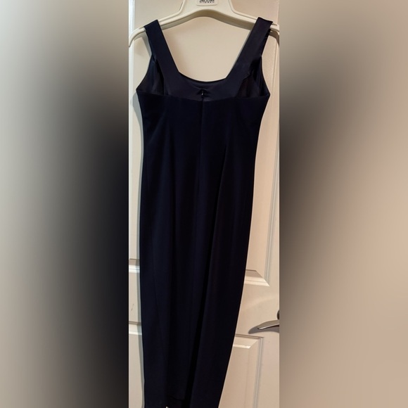TAHARI-Elegant Black Sleeveless Dress - Picture 4 of 7